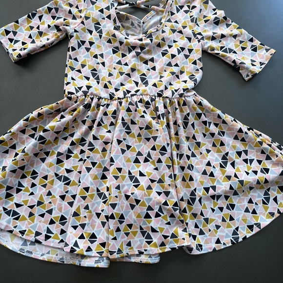 NWT Dot Dot Smile toddler dress size 2T .3/4 sleeve 95% polyester 5% spandex - Picture 2 of 3